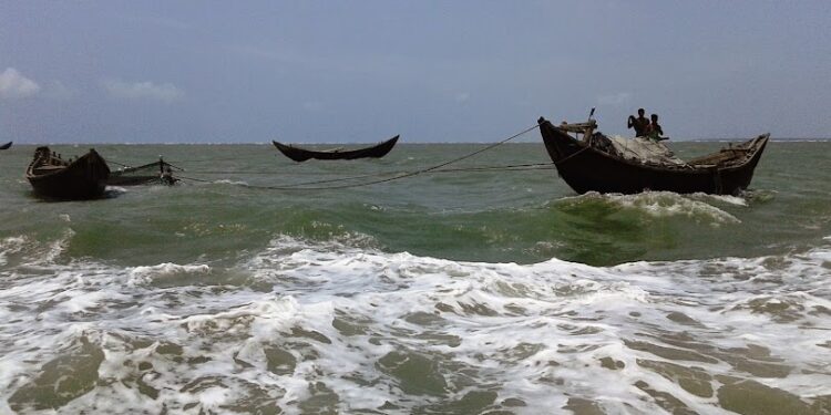 সাগর উত্তাল: ৩ নং সতর্ক সংকেত