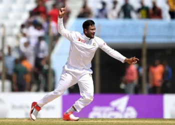 ক্রিকেটের দুই ফরম্যাট থেকে অবসরের ঘোষণা সাকিবের