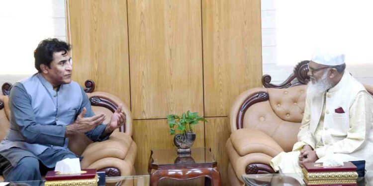বাংলাদেশি শিক্ষার্থীদের জন্য স্কলারশিপ চালুর অনুরোধ জানিয়েছেন ধর্ম উপদেষ্টা