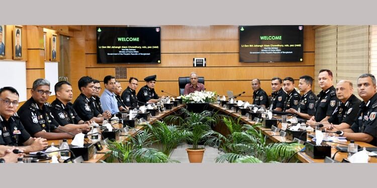 র‌্যাবকে রাজনৈতিক উদ্দেশ্যে ব্যবহার না করার নির্দেশ স্বরাষ্ট্র উপদেষ্টার