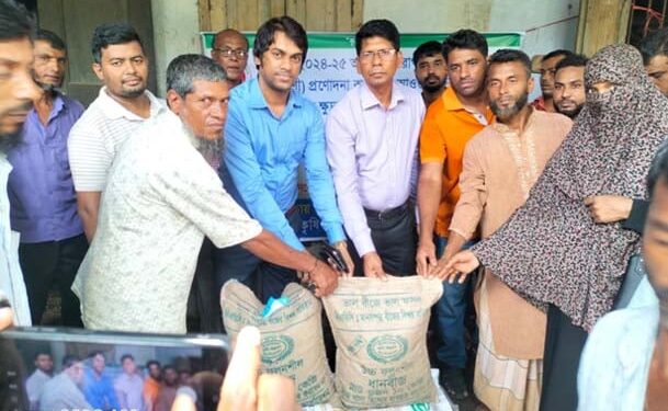 বন্যায় কক্সবাজারে বিস্তর ফসলি জমি ও ৪১৩ কিমি গ্রামীণ সড়ক ক্ষতিগ্রস্ত 1 বন্যায় কক্সবাজারে বিস্তর ফসলি জমি ও ৪১৩ কিমি গ্রামীণ সড়ক ক্ষতিগ্রস্ত