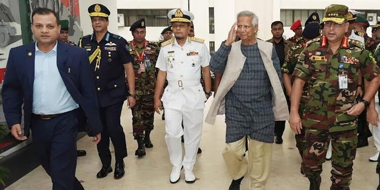 প্রথমবারের মতো সেনাসদরে প্রধান উপদেষ্টা