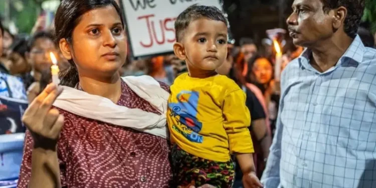 সন্তানরা প্রতিবাদেও থাকুক, চাইছেন অভিভাবকরা 1 সন্তানরা প্রতিবাদেও থাকুক, চাইছেন অভিভাবকরা