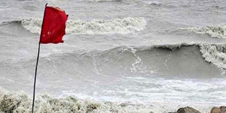 সমুদ্র বন্দরকে তিন নম্বর সতর্ক সংকেত