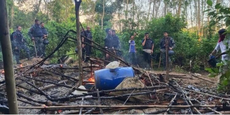 মহেশখালীর মদ তৈরির কারখানা ধ্বংস