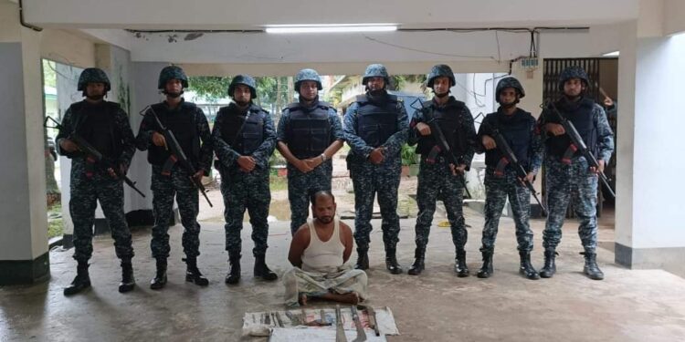 মহেশখালীতে নৌবাহিনীর অভিযান: অস্ত্রসহ আটক ১ 1 মহেশখালীতে নৌবাহিনীর অভিযান: অস্ত্রসহ আটক ১
