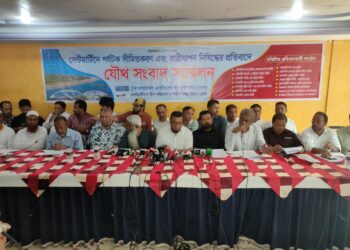 সেন্টমার্টিনে পর্যটক সীমিতকরণ এবং রাত্রীযাপন নিষিদ্ধের প্রতিবাদে কক্সবাজারে মানববন্ধন