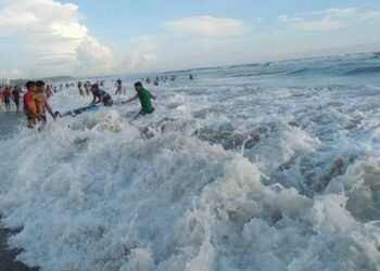 কক্সবাজার সমুদ্রসৈকতে গোসলে নেমে মাদ্রাসা ছাত্রের মৃত্যু