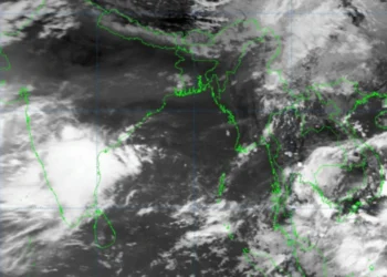 সাগরে নিম্নচাপ,  দূরবর্তী সতর্ক সংকেত