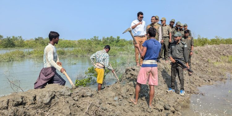 মহেশখালীতে ২৫ একর সরকারি জমি দখলমুক্ত 1 মহেশখালীতে ২৫ একর সরকারি জমি দখলমুক্ত