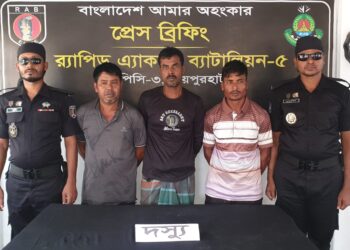 নওগাঁয় ছিনতাইকৃত ইজিবাইক উদ্ধার, আটক ৩