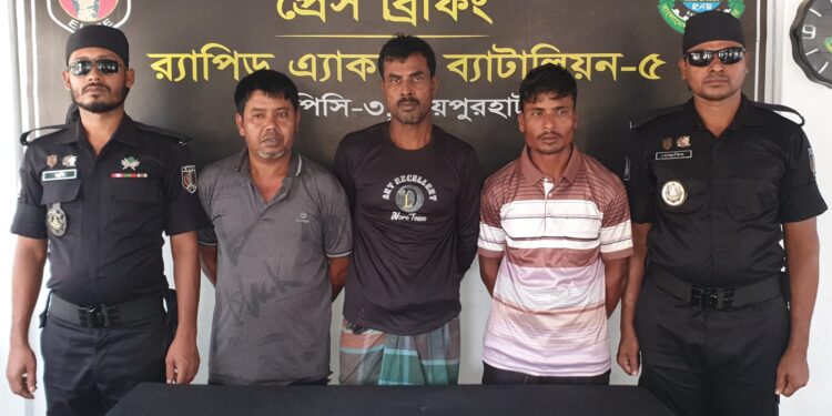 নওগাঁয় ছিনতাইকৃত ইজিবাইক উদ্ধার, আটক ৩