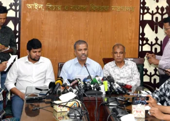 নারীর প্রতি সহিংসতা-নৈরাজ্যের বিরুদ্ধে ‘কঠোর’ হচ্ছে সরকার : আইন উপদেষ্টা