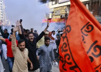 টিয়ারশেল ও সাউন্ডগ্রেনেডে ছত্রভঙ্গ নিষিদ্ধ সংগঠন হিযবুত তাহ্‌রীরের মিছিল