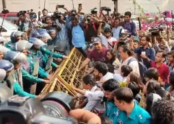 ধর্ষণবিরোধী পদযাত্রা ও স্মারকলিপি প্রদান কর্মসূচিতে পুলিশের বাধা