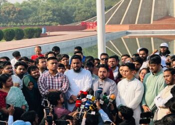 সাভারের জাতীয় স্মৃতিসৌধে বীর শহীদদের প্রতি শ্রদ্ধা জানিয়েছেন এনসিপি নেতারা