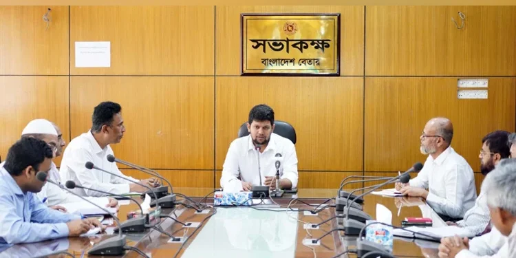 বেতারের অনুষ্ঠানকে যুগোপযোগী করতে হবে: তথ্য উপদেষ্টা