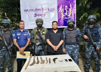 টেকনাফে অস্ত্রসহ মাদক ব্যবসায়ী আটক