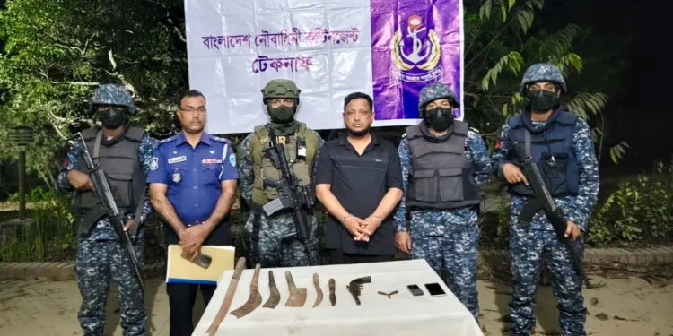 টেকনাফে অস্ত্রসহ মাদক ব্যবসায়ী আটক