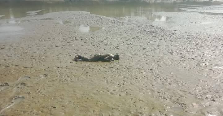 মাতামুহুরি নদীর চরে ভেসে এলো অজ্ঞাত মরদেহ
