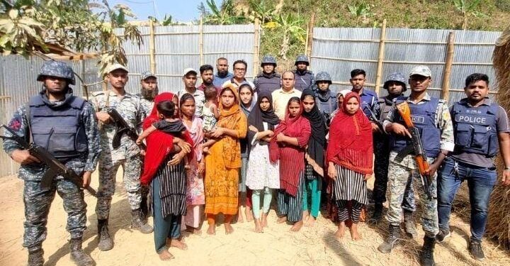টেকনাফে অপহৃত একই পরিবারের ১১ সদস্য উদ্ধার 1 টেকনাফে অপহৃত একই পরিবারের ১১ সদস্য উদ্ধার