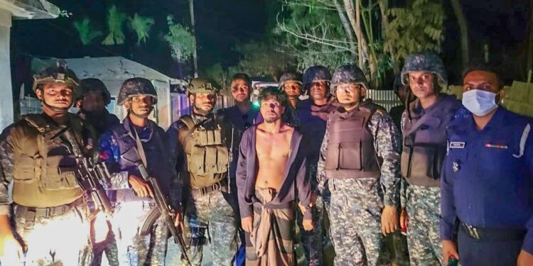 টেকনাফে নারী সহযোগীসহ ডাকাত আবুল খায়ের আটক