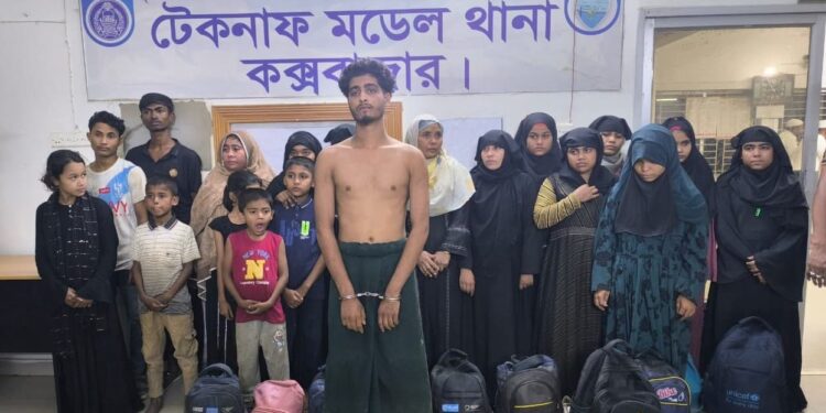 টেকনাফে ১৮ রোহিঙ্গা উদ্ধার, পাচারকারী আটক 1 টেকনাফে ১৮ রোহিঙ্গা উদ্ধার, পাচারকারী আটক