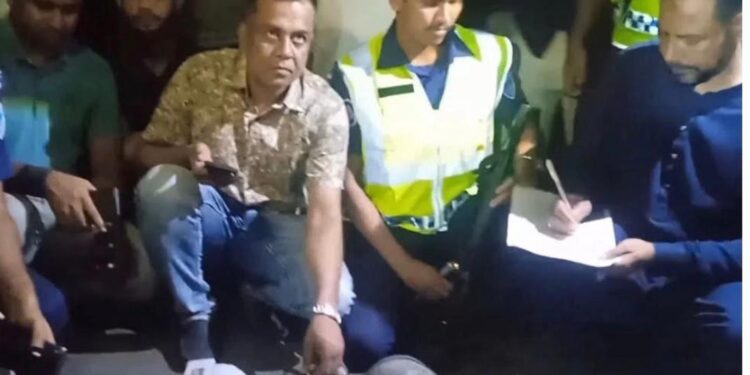 পাওয়া গেছে ঈদগাঁও থানা থেকে লুট হওয়া অস্ত্র- সরঞ্জাম