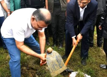 ডুলাহাজারা সাফারি পার্ক পরিদর্শন করলেন প্রধানমন্ত্রী