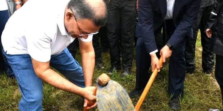 ডুলাহাজারা সাফারি পার্ক পরিদর্শন করলেন প্রধানমন্ত্রী